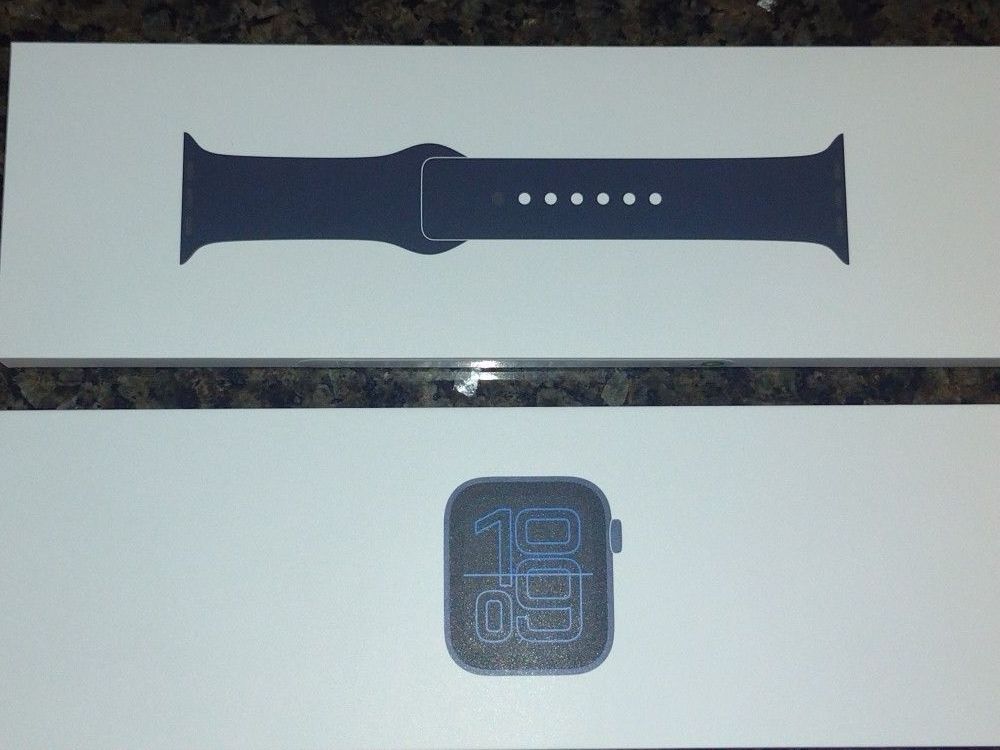 $250 Apple Watch SE 3 40mm Midnight GPS + Cellular
