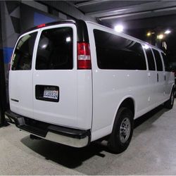 2017 Chevrolet Express 3500 Passenger 