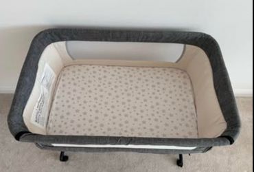 Bassinet with sheets