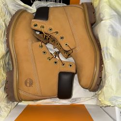 TUMBERLAND BOOTS
