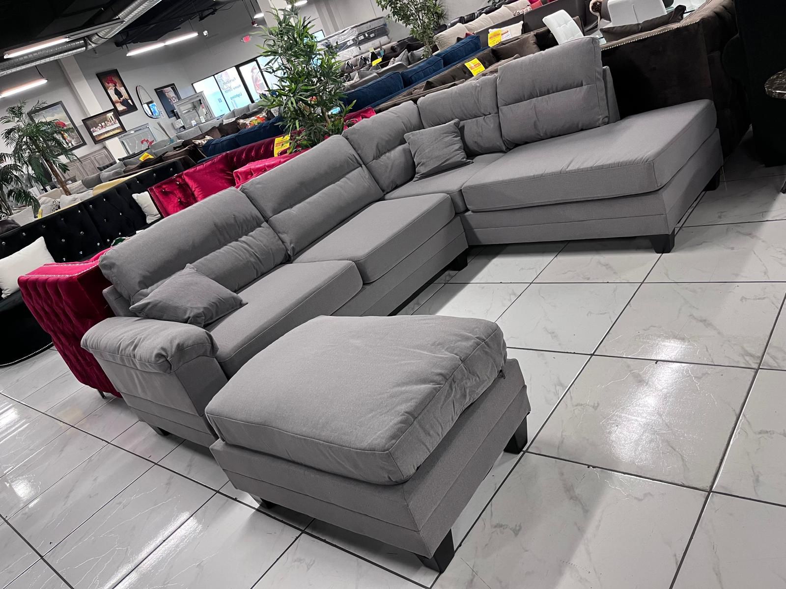 “L” Shape Sectional With FREE Ottoman 🔥🔥🔥