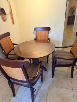 Kitchen table and 4 chairs