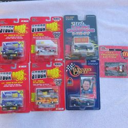 6 Racing Champions & 1Winners Circle 1:64 Die Cast Racing Vehicles~New


Set Includes:
Racing Champions McDonalds Racing Team Dragster (1993)
Racing C