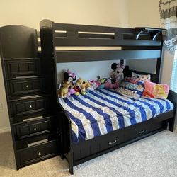 Canyon Furniture Bunk Bed - Excellent Condition !!