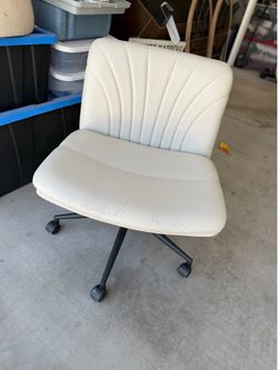 Crisscross chair