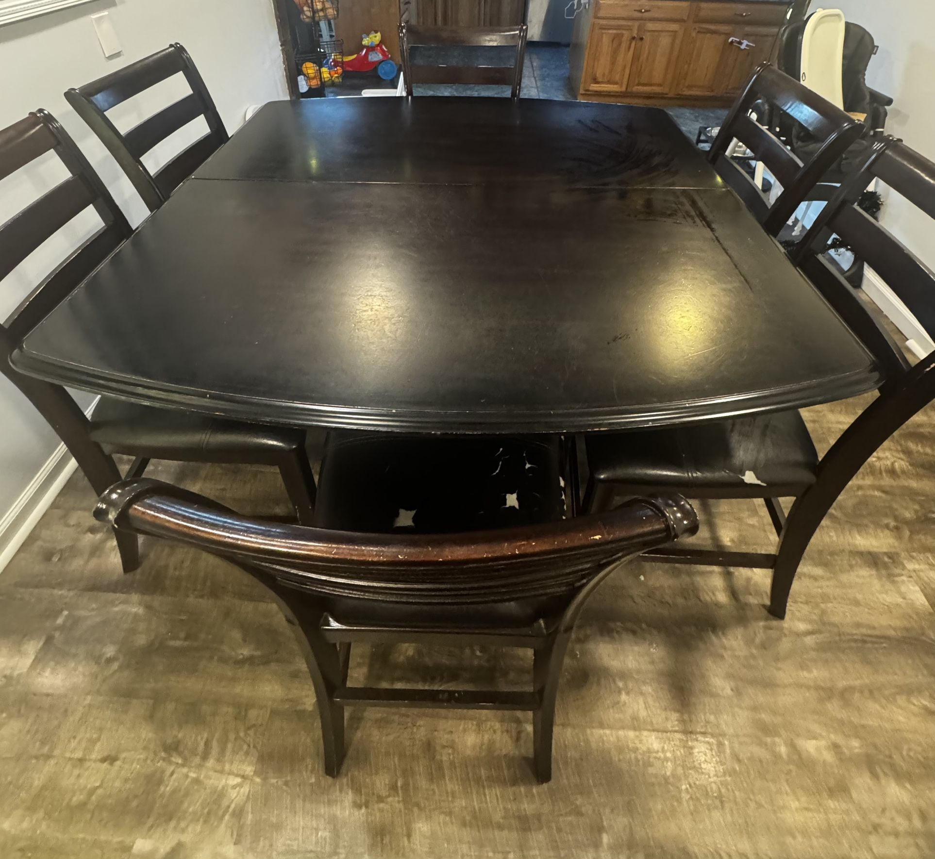 Makeover Enthusiast/Dining Table