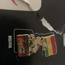 Coca Cola vintage metal Pin 