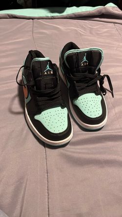 Nike Size 7 , Bluey Size 39