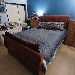 Queen Size Bed w/Boxspring