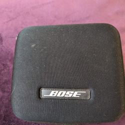 BOSE ON EAR HEADPHONES 