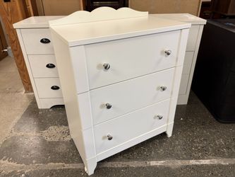 White Traditional Bachelor Chest