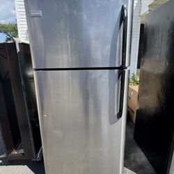 18 Cu Ft Frigidaire Fridge 