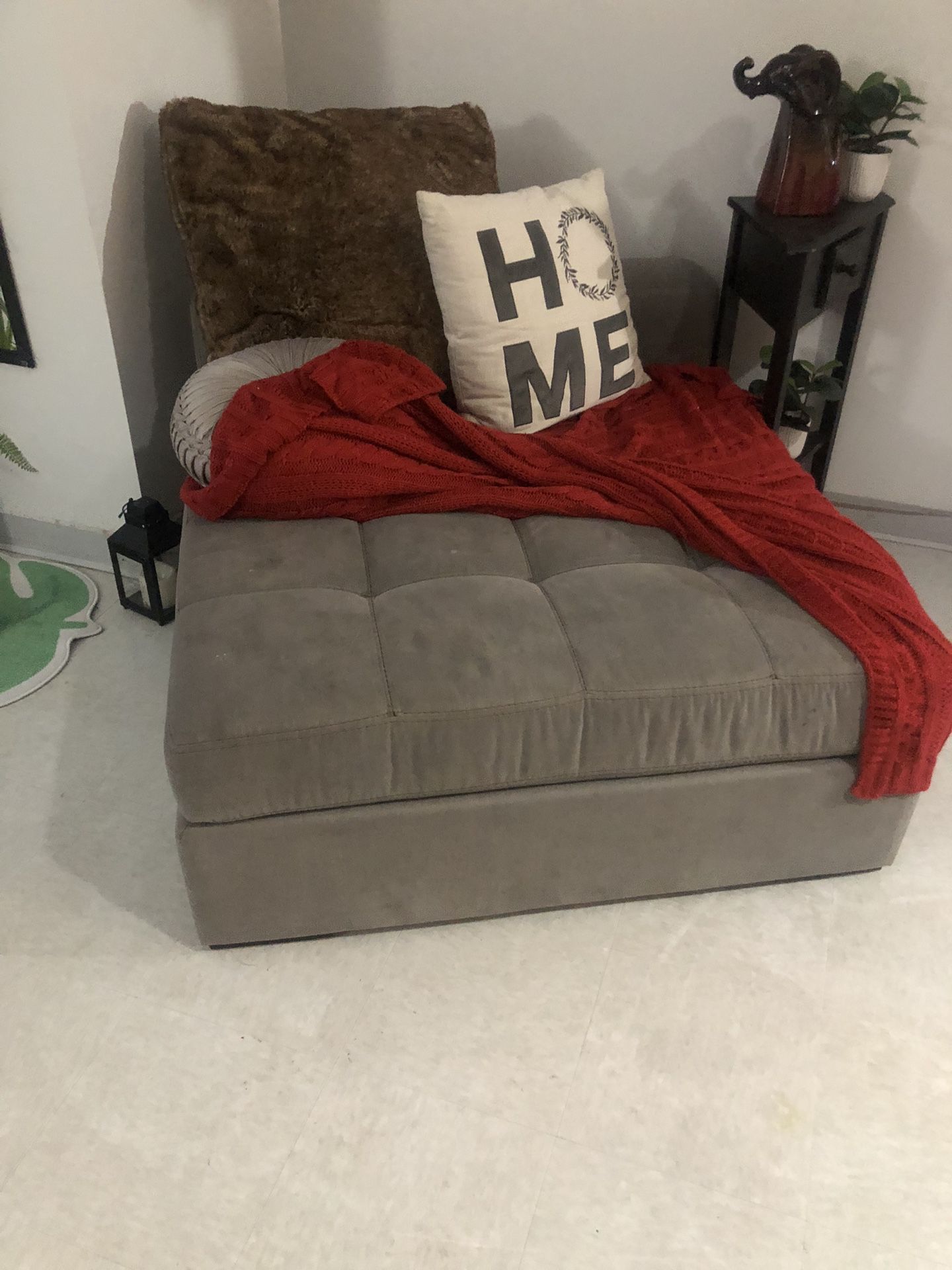 Jordan’s Furniture Couch Must Go 900 OBO
