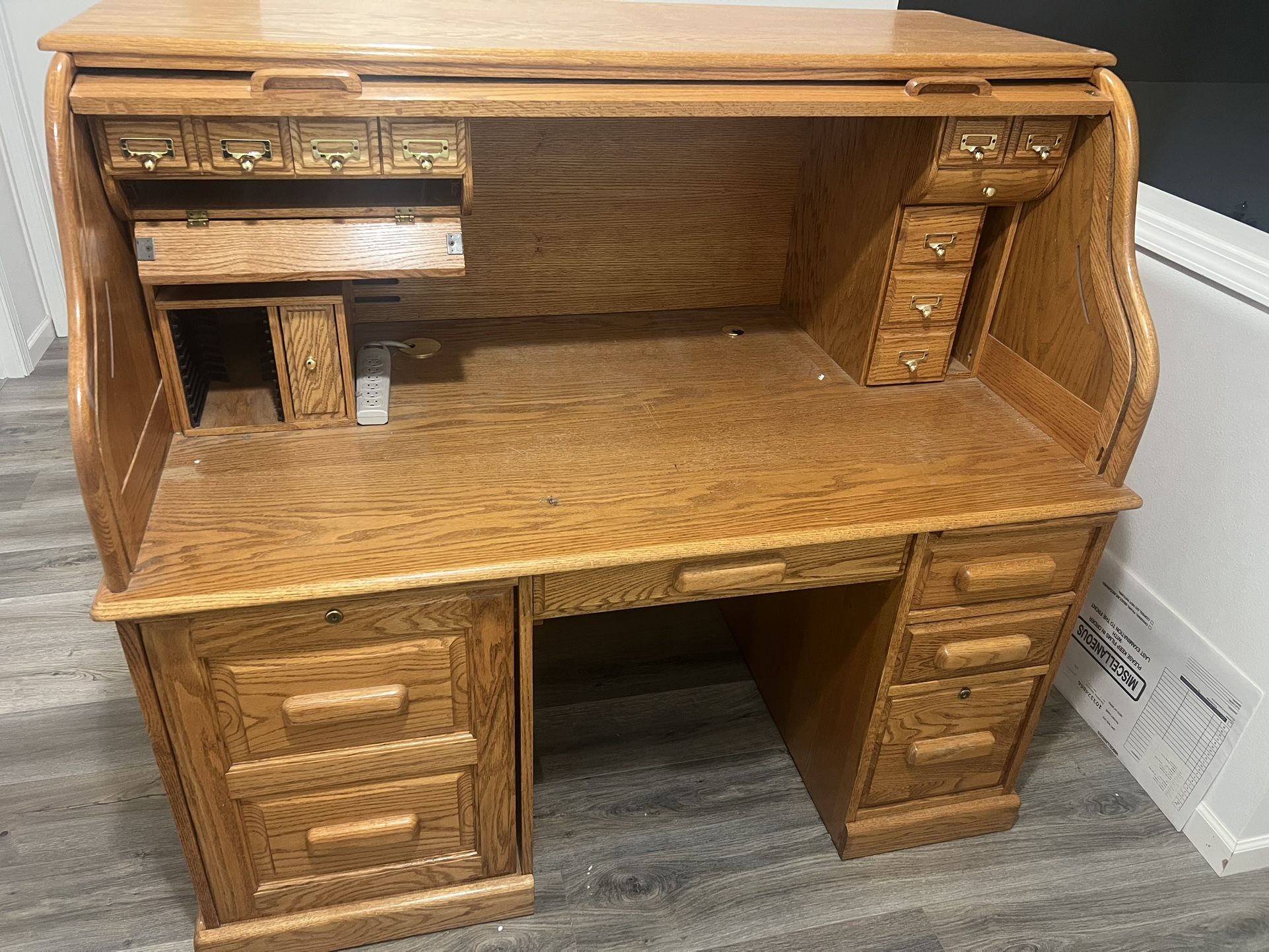 Free Oak Wood Desk Very Good Condition 