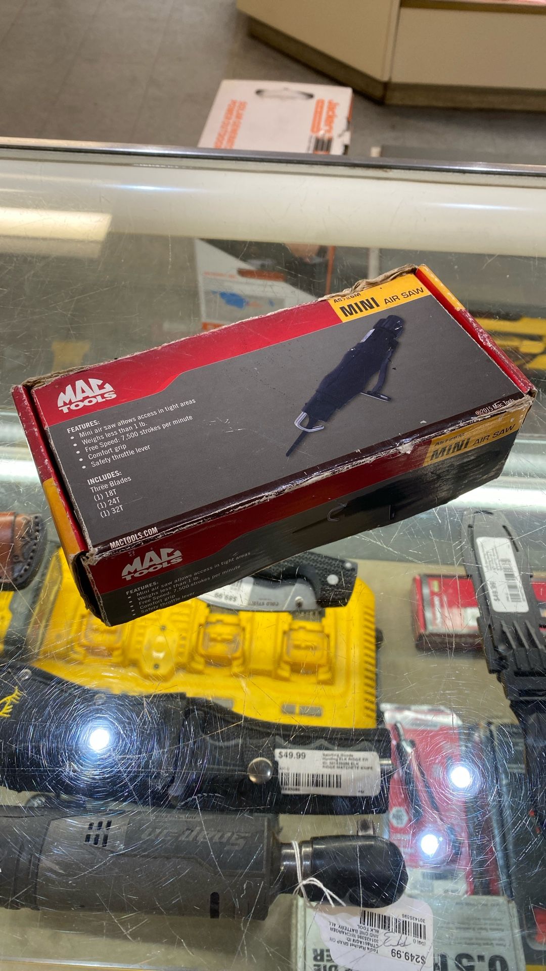 Mac Tools Mini Air Saw