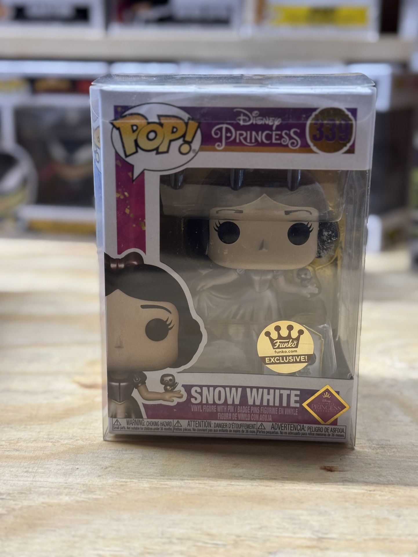 Snow White W/Gold Pin #339 Funko Shop Exclusive Disney Princess Pop /W Protector