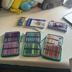 Tons Of Colored Pencils 