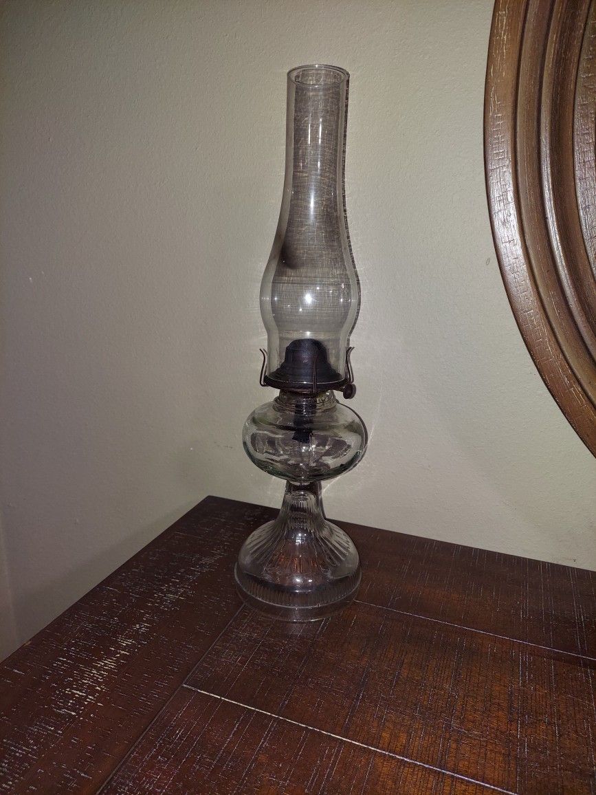 Beutifull Antique Oil Lamp.