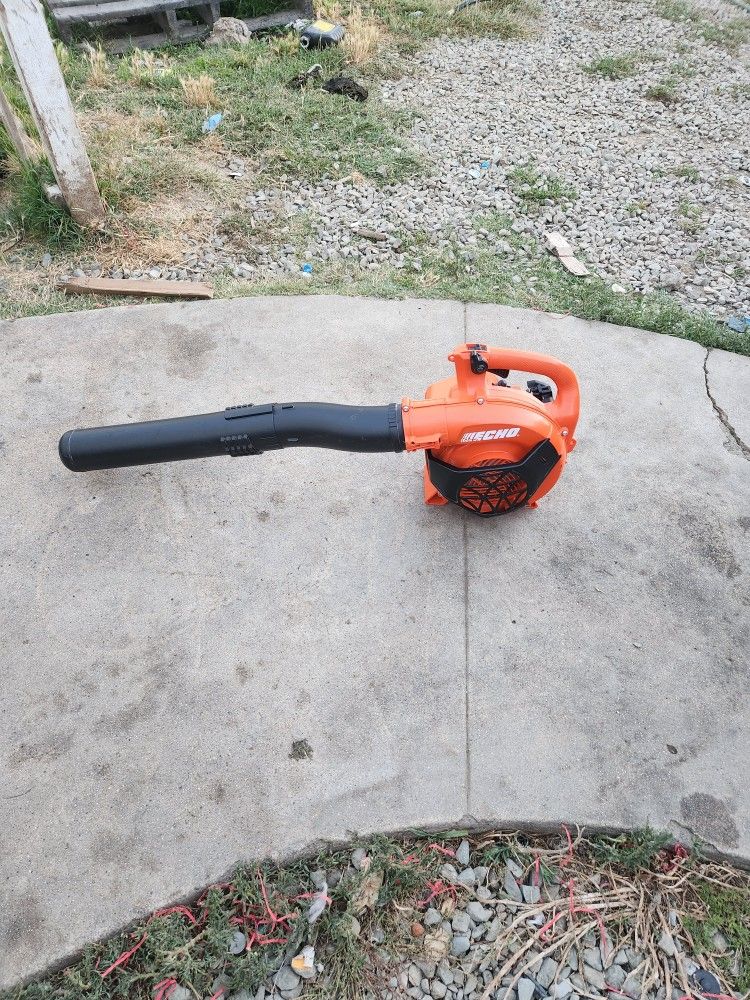 Best Seller
ECHO
170 MPH 453 CFM 25.4 cc Gas 2-Stroke Handheld Leaf Blower
1.9k