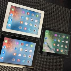 3 APPLE IPADS 
