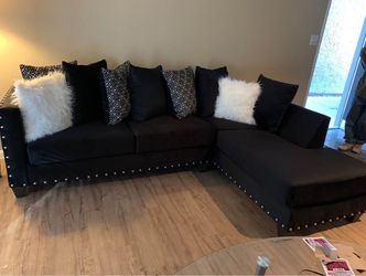 Financing & Delivery Available: Plush Black Sectional w/ Accent Pillows