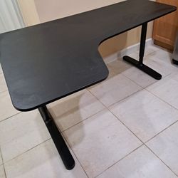 Bekant corner L shaped desk. Black.