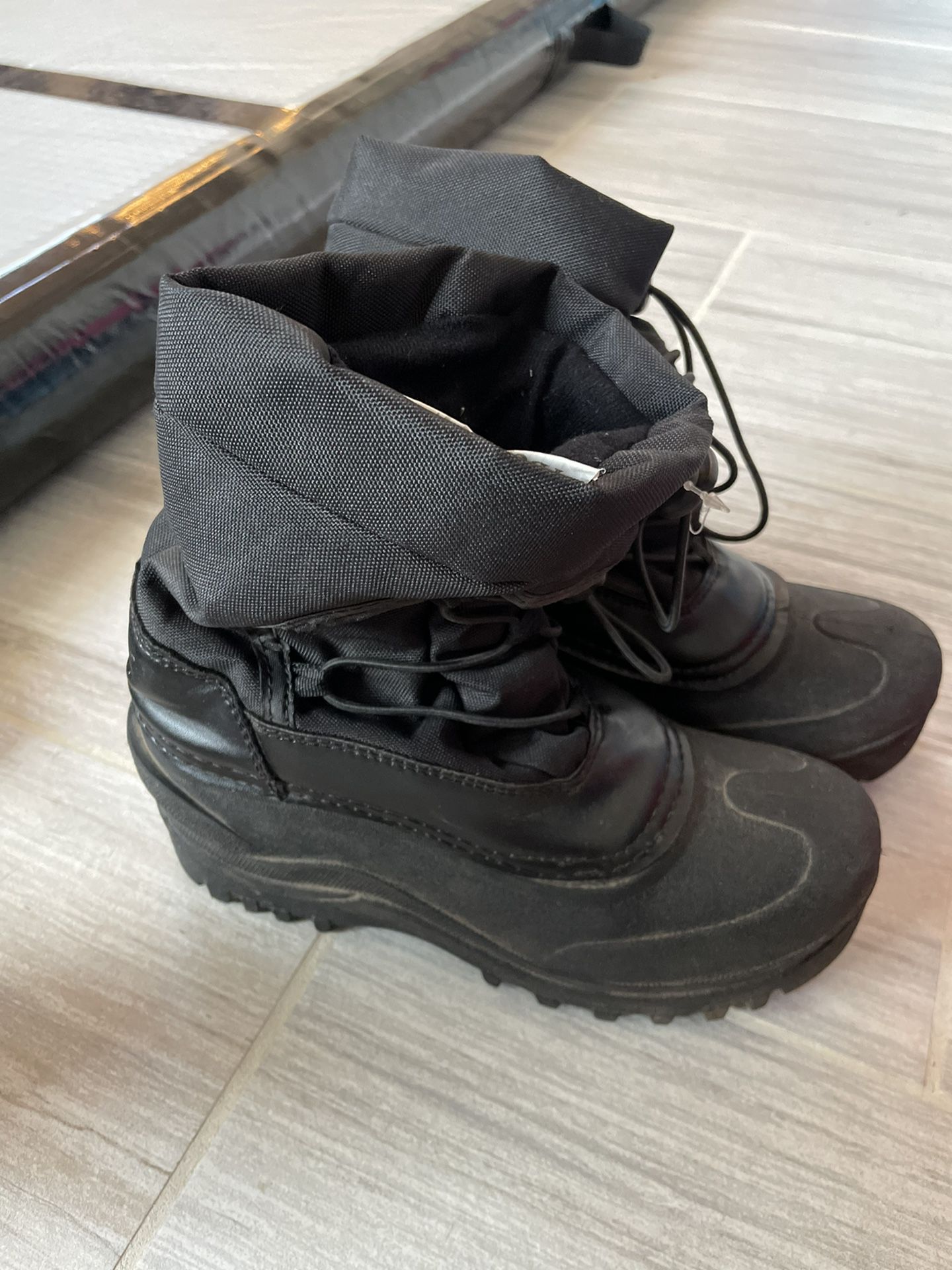 Boys Snow boots Size 3