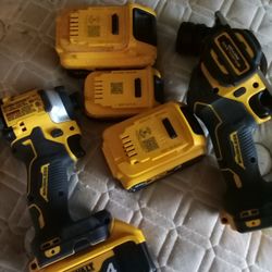 DeWalt Drill Set In Batteries 