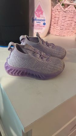 Purple slid on tennis