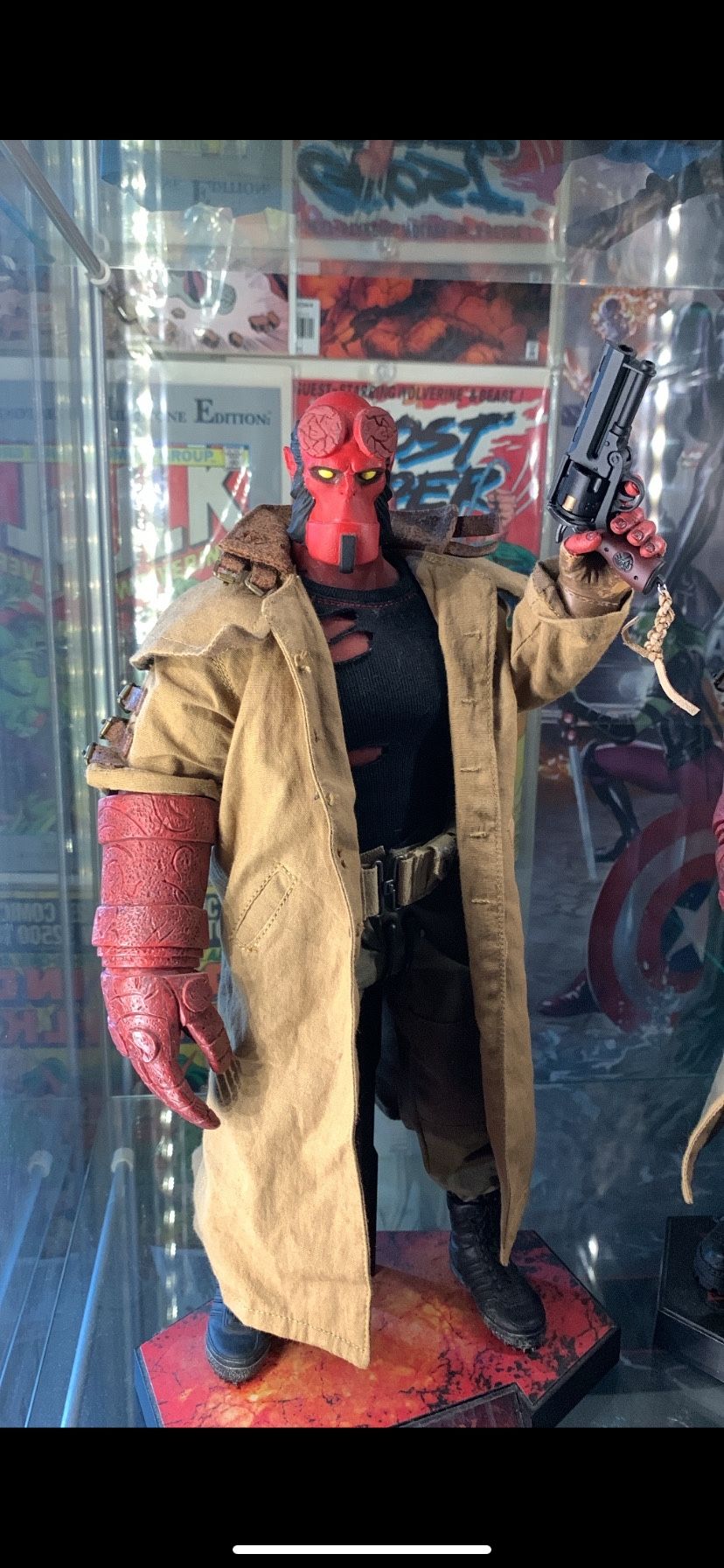 1/6 Hellboy Sideshow Hot Toys Mezco