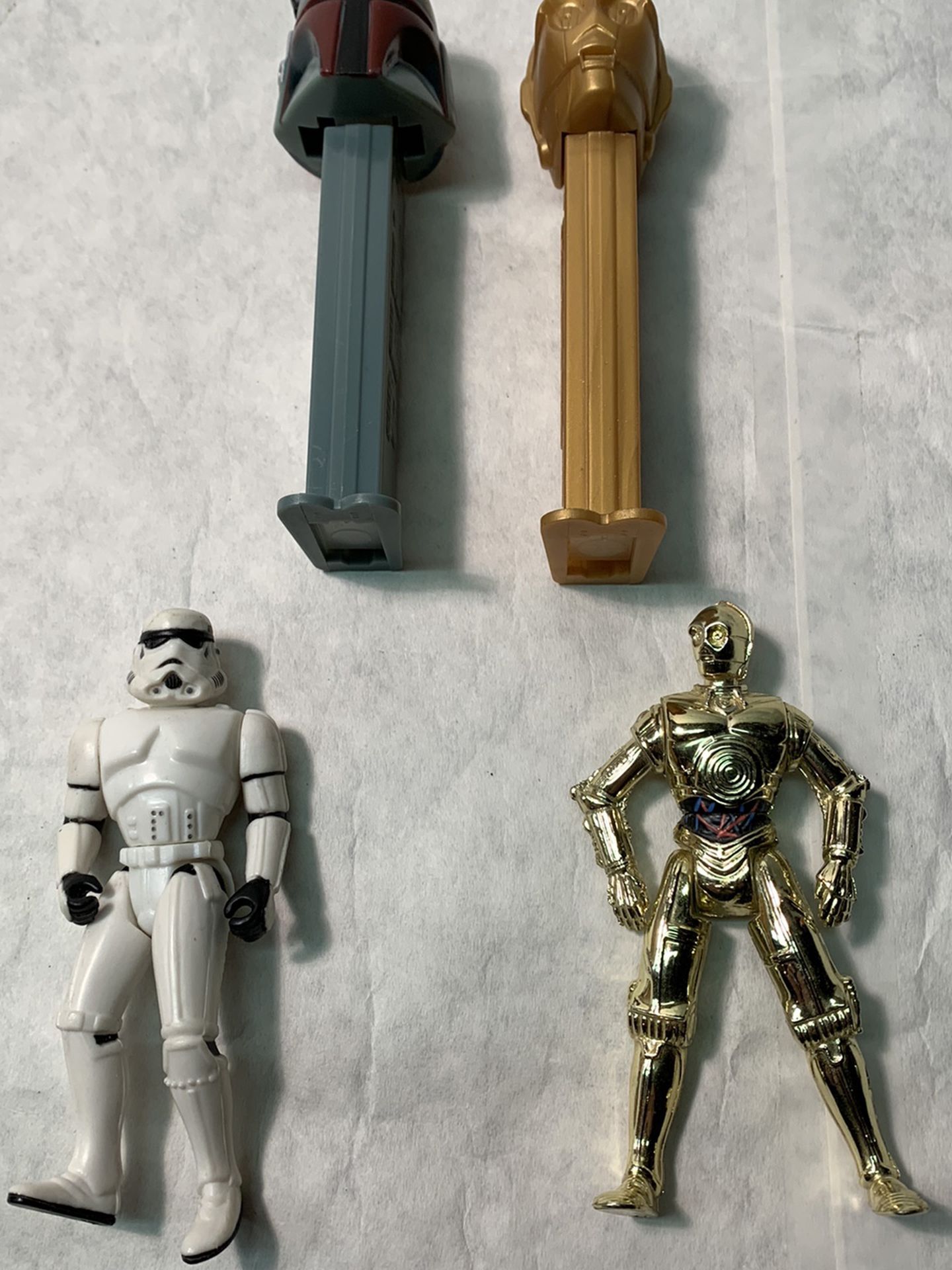 Star Wars Pez Dispensers, plus toy figurines (2)