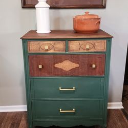 Dresser