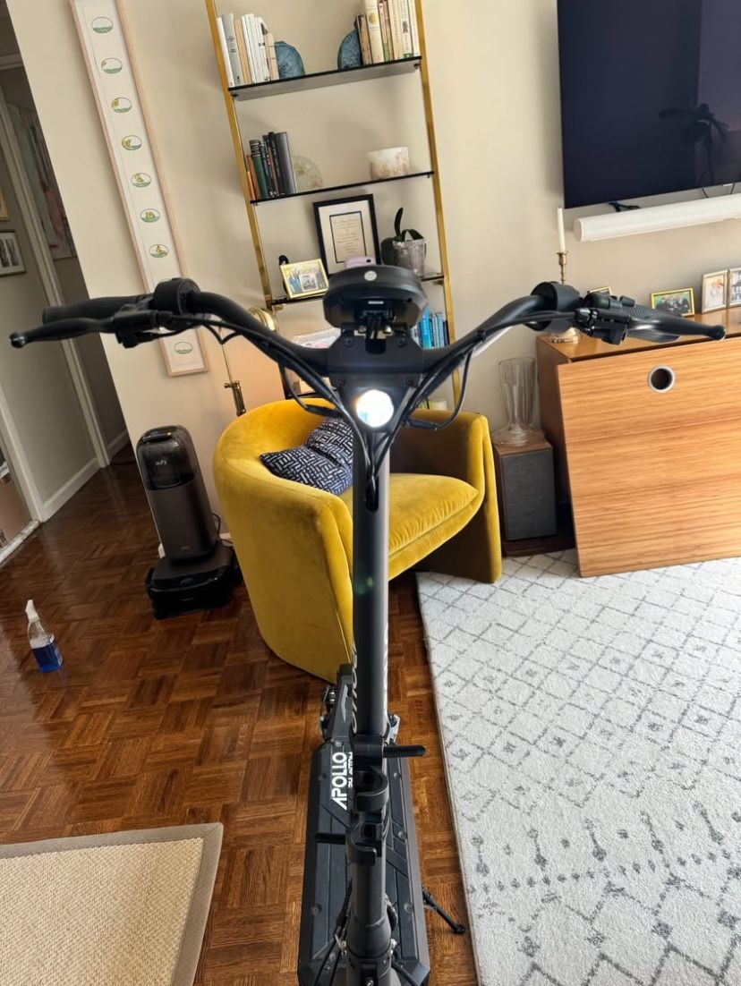 2023-Apollo-Phantom-Electric-Scooter