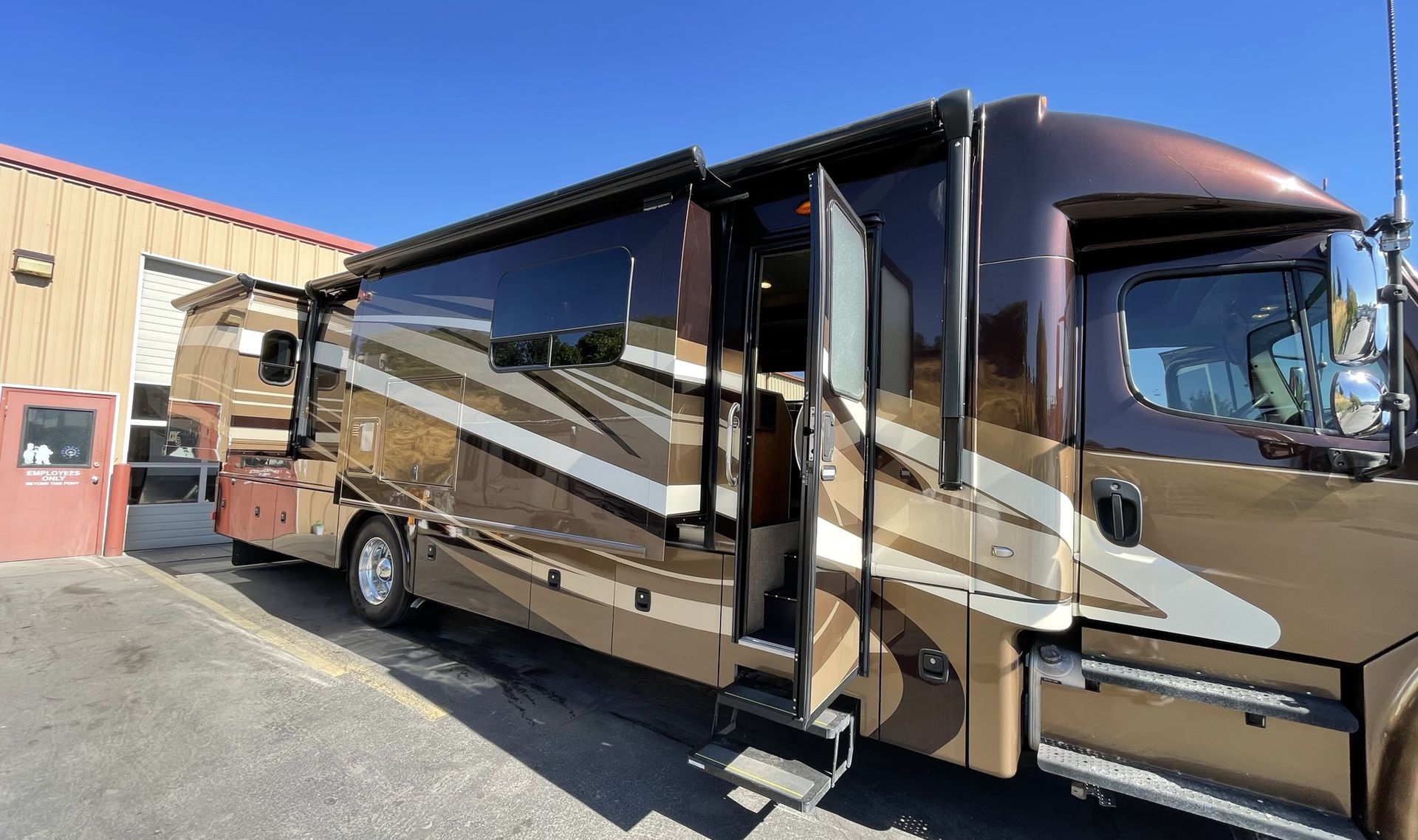 2014 DYNAMAX DX3 37TRS DX3 37TRS