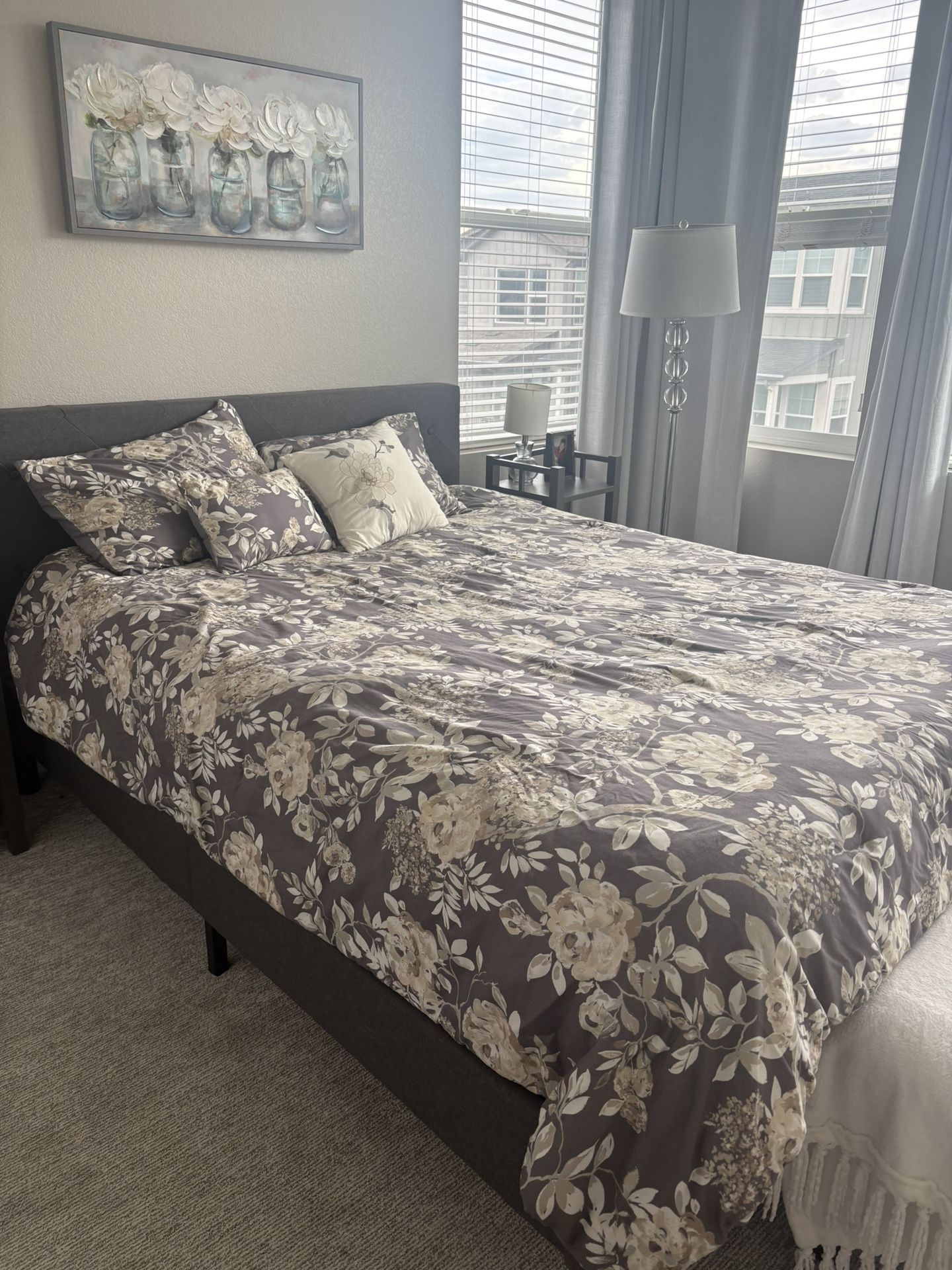 Queen Bed w/Headboard & Platform