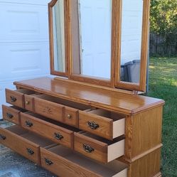 Dresser With Mirror