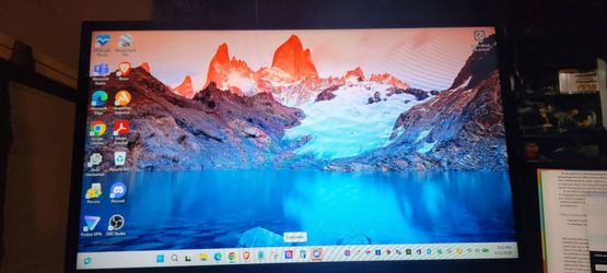 32" Vizio Smart LED TV - Remote Included - Perfect for Wall Mount