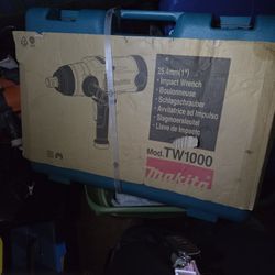 Makita TW1000 1 Inch Impact Wrench