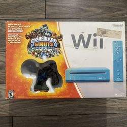Wii Skyalnders Giants Bundle (Like New)