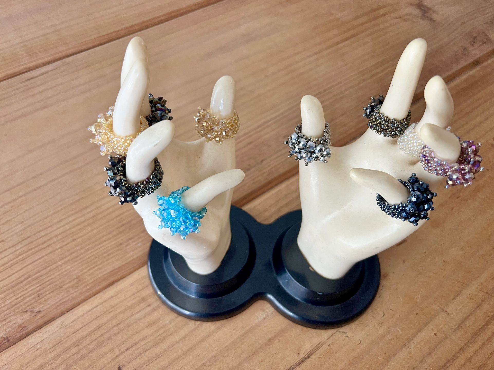 Stretch Rings (10) And Hand Display
