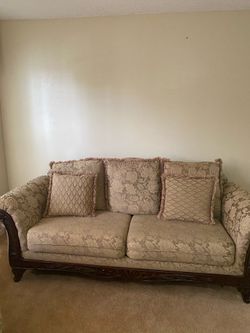 Price Cut! —Lovely Living Room Set