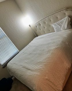 King size sealy mattress and bed