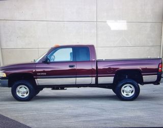 2001 Dodge Ram 2500HD 4x4 – Classic Heavy Duty Pickup