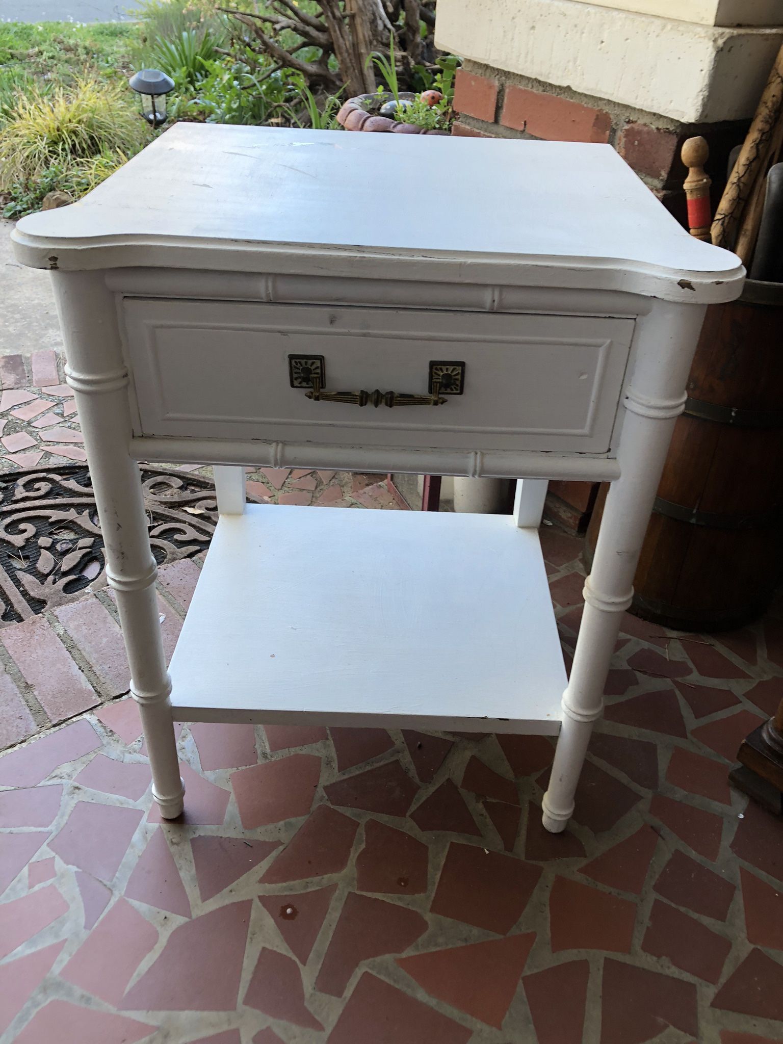 HENRY LINK SIDE TABLE