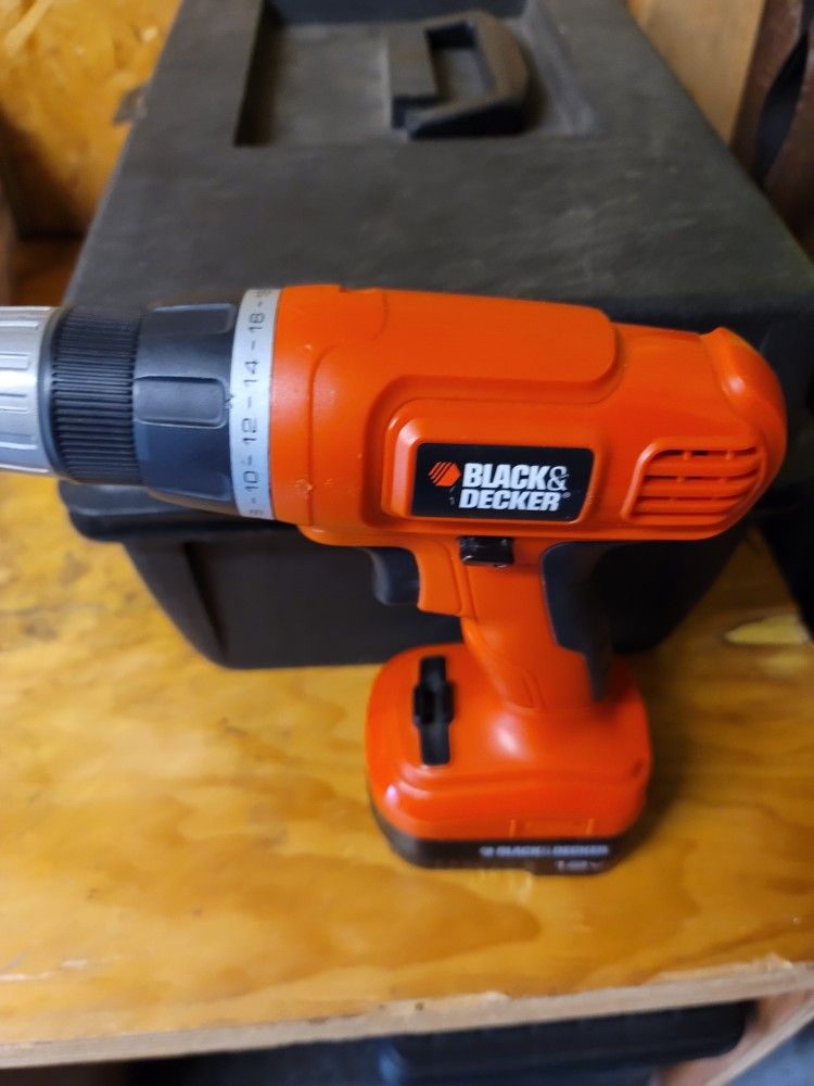 Black And Decker Cordless Drill With Bits