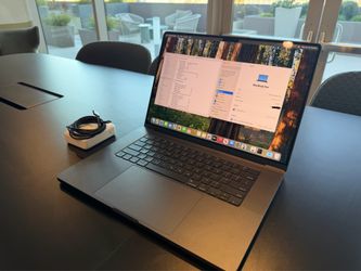 2025 Apple Macbook Pro M4 16 inch