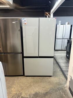 Samsung - Bespoke 30 Cu Ft 3-Door French Door refrigerator With Beverage center - White Glass 😍