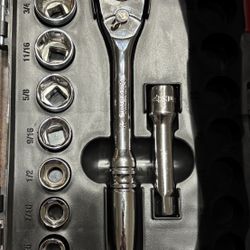 Tools Husky 3/8 Ratchet And Sockets