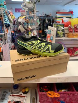 Solomon green shoes NIB (size 2.5Y)