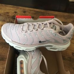 New Women’s Nike Air Max Plus size 6